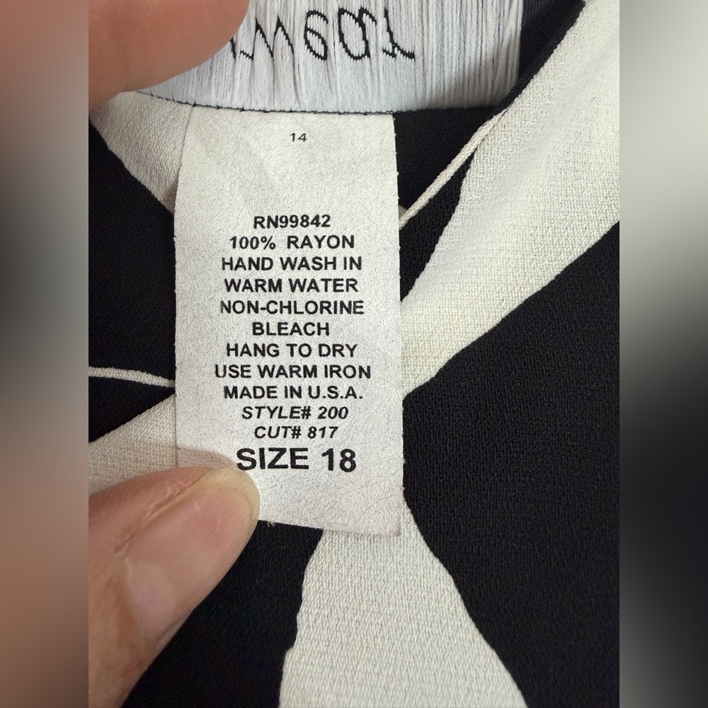 Enywear Enytime Geometric Black and White Midi Dress size 18 - Picture 7 of 7